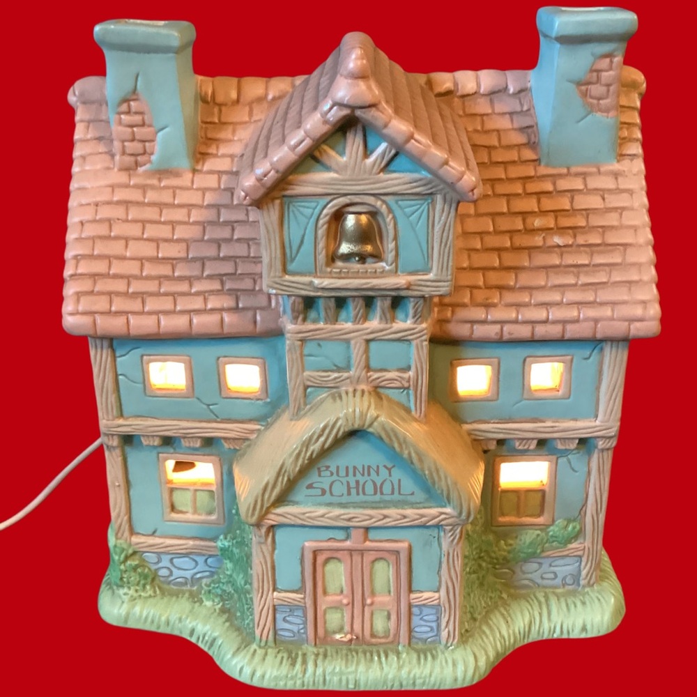 LEFTON HONEY BROOK HOLLOW LIGHTED BUNNY SCHOOL COTTAGE. VINTAGE 1992 EASTER